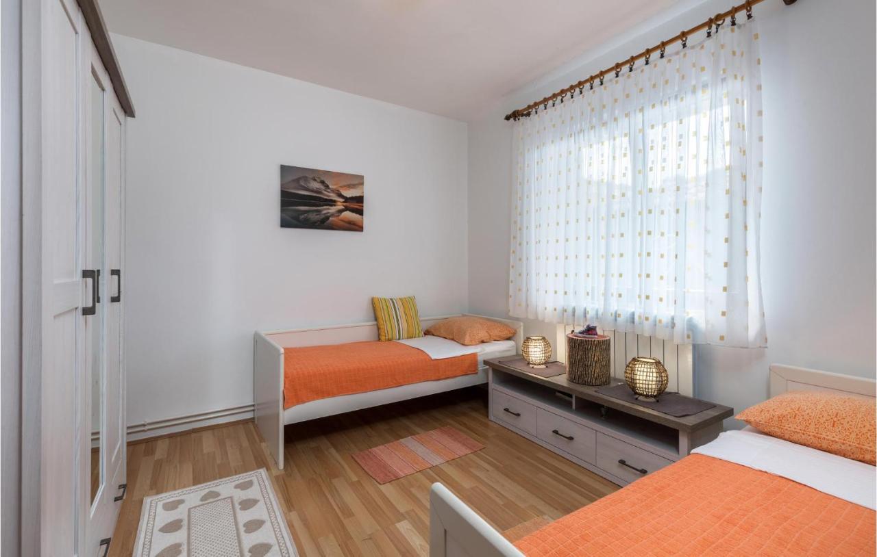 2 Bedroom Gorgeous Apartment In Кострена Екстериор снимка