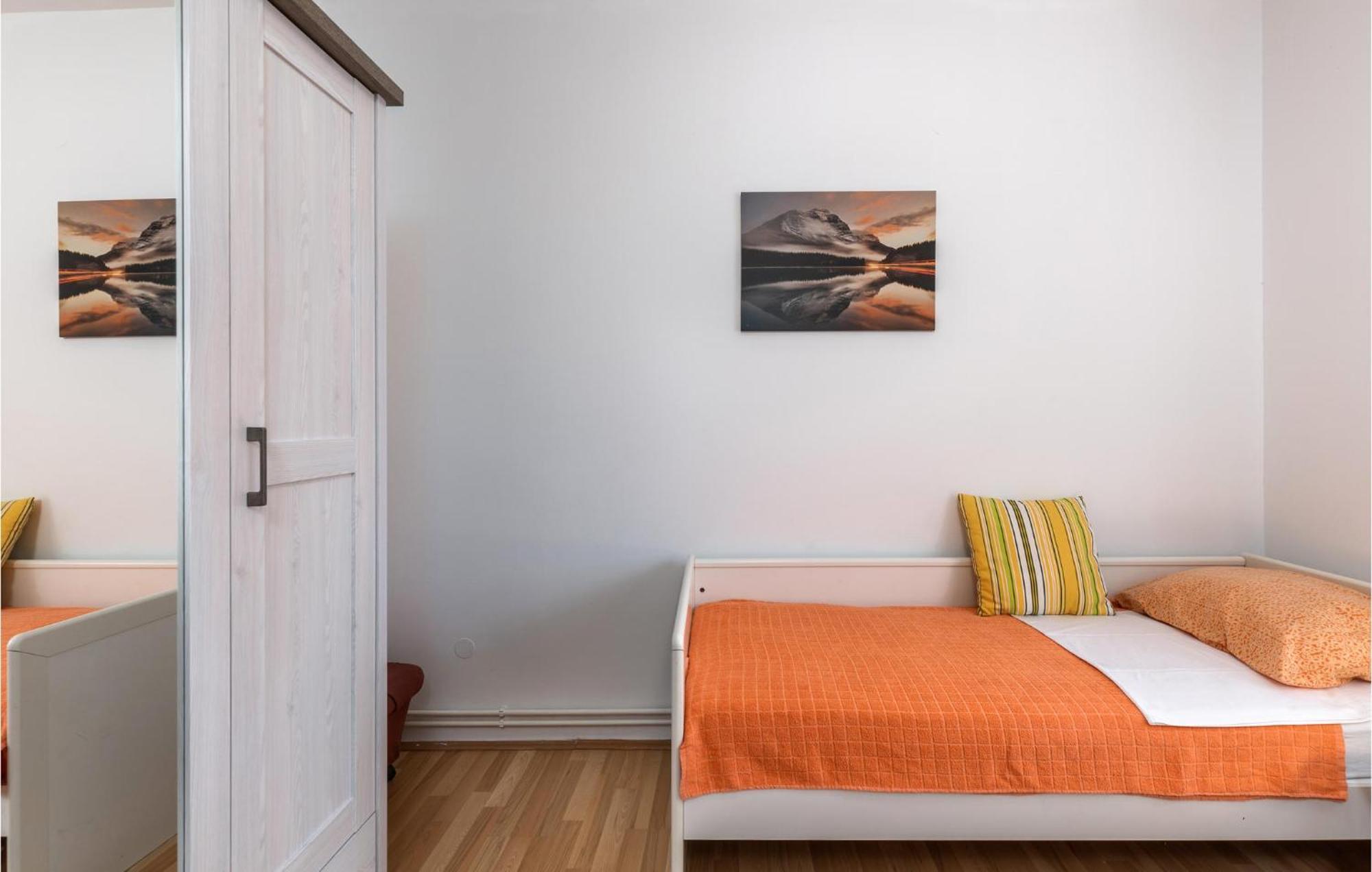 2 Bedroom Gorgeous Apartment In Кострена Екстериор снимка