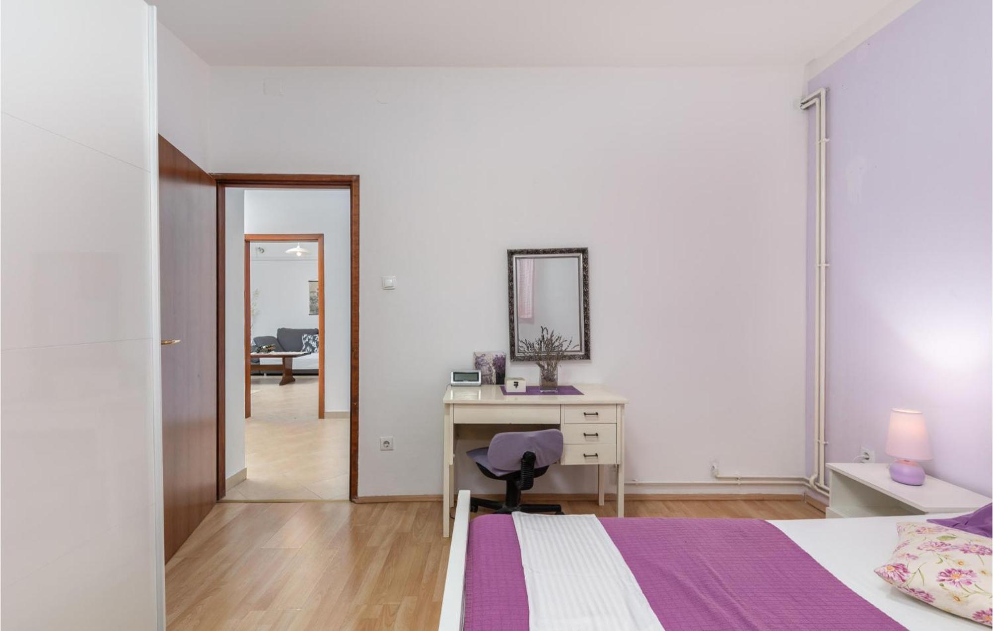 2 Bedroom Gorgeous Apartment In Кострена Екстериор снимка
